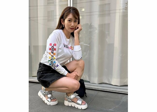 【 中川安奈 】 「古着屋さんでゲットしたばかりの お気に入りトップス着られましたー❤」 オフショットにファン反響|TBS NEWS DIG