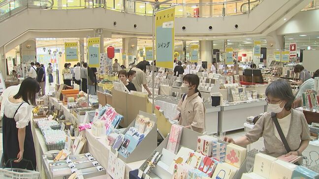 鳥取県米子市で開催中の文具の博覧会　山梨県からの買い物客も　およそ1万点の文具並ぶ|TBS NEWS DIG