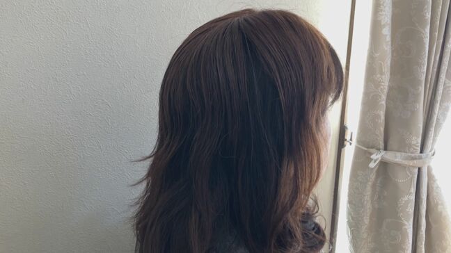 拡大続ける「ウィッグ市場」世代問わず人気のワケ 「ツヤツヤしているうちに伸ばしてバサッとカット…」注目の“髪の貯金” 自分の髪で作る“自毛ウィッグ”とは?|TBS NEWS DIG