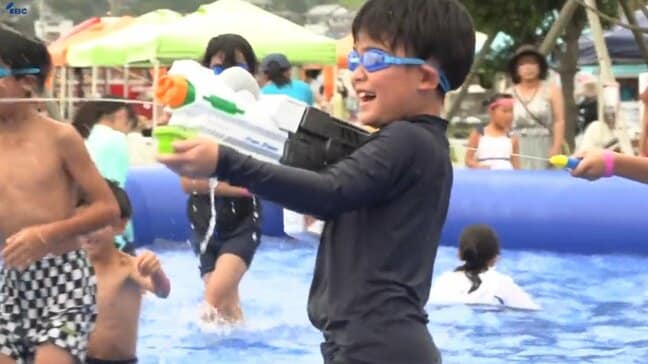 子どもたちがびしょ濡れでサバイバルゲームを楽しむ　水遊びイベント、ウォータースプラッシュ2024　岩手・大船渡市|TBS NEWS DIG