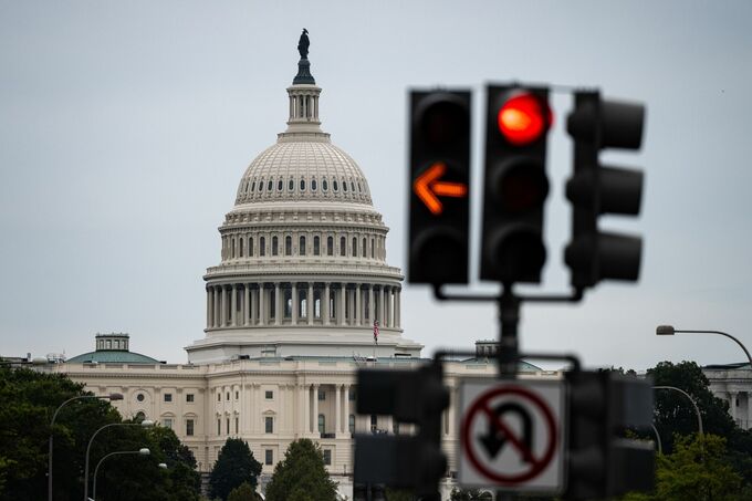 トランプ大統領、連邦職員の大量解雇を警告－政府機関の閉鎖迫る