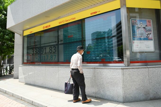 【日本市況】株式反落、米関税懸念再燃と円高を警戒－債券は買われる