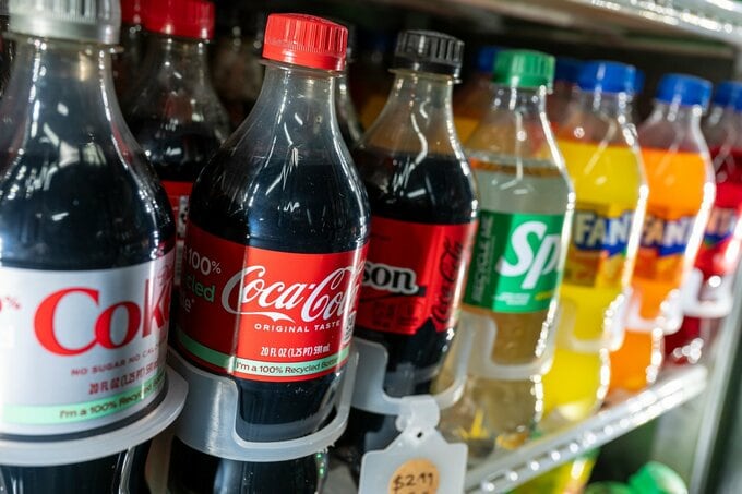 米コカ・コーラ、通期見通し引き上げ－W杯追い風に販売好調