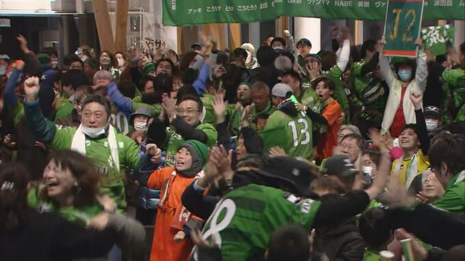 【速報・快報！】ヴァンラーレ八戸がクラブ史上初のＪ２昇格　昇格請負人の石﨑信弘監督体制３年目で快挙　今季最終ＦＣ琉球戦でドロー【Ｊ２昇格かけた大一番】|TBS NEWS DIG