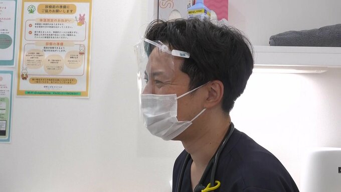 診察室での医師の様子