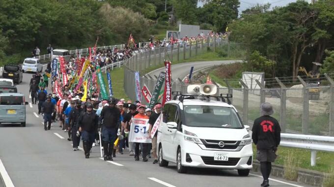 「5・15平和行進」　過重な基地負担続く沖縄を歩き “復帰54年” の内実を問う|TBS NEWS DIG