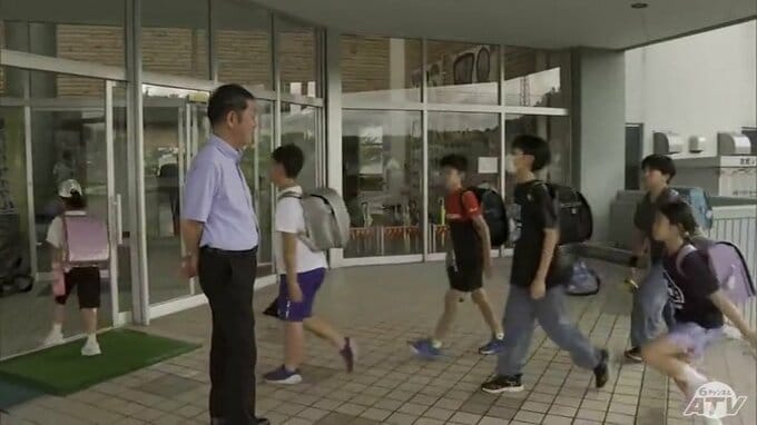 観測史上最大の大雨の影響で臨時休校となっていた青森県鰺ヶ沢町の全ての小中学校が授業再開　子どもたちが元気に登校　友達との再会よろこぶ「学校に来られてうれしい」「みんなと一緒にがんばりたい」|TBS NEWS DIG