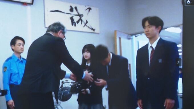 道路状況もまだ悪い被災地で安全に通学を 奥能登の高校生に自転車用ヘルメットを贈呈　|　石川県のニュース｜MRO北陸放送