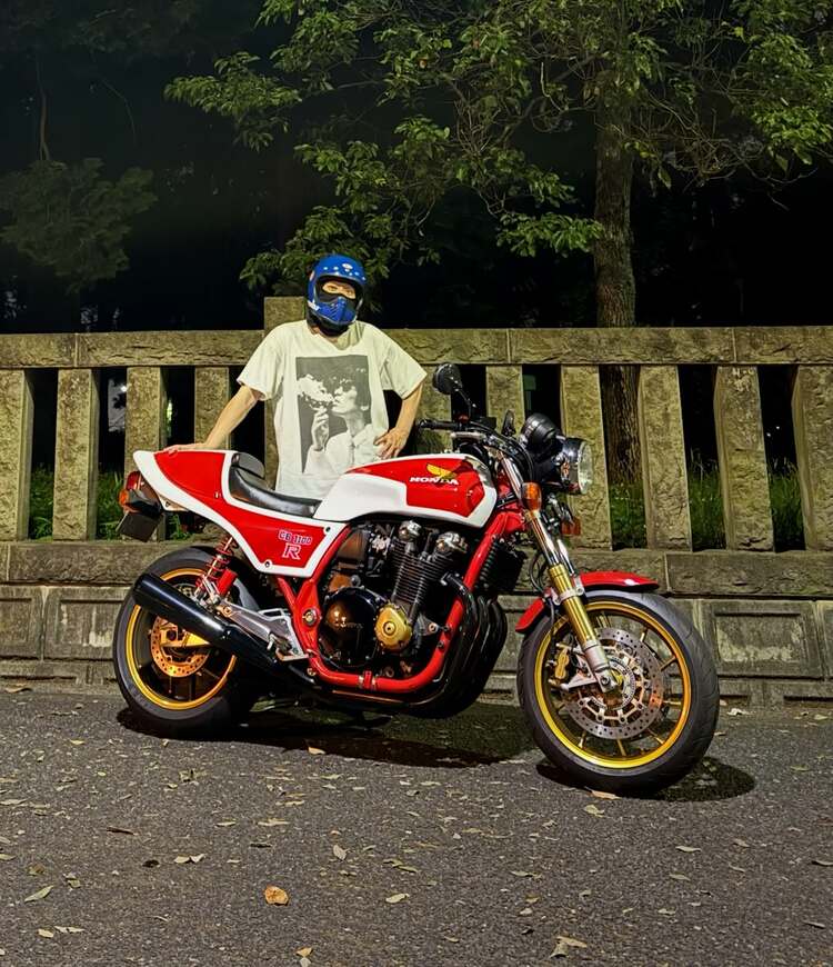 レイザーラモンYG レイザーラモンRG 】 愛車のバイクと2ショット 「昨日は竜二Tシャツで