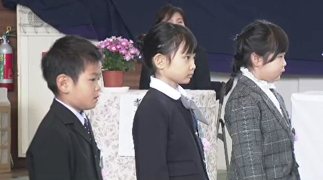 自分の命は自分で守る」 被災地の小学校 校長先生が新1年生にした