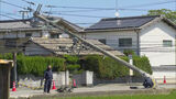 「ドカーンってものすごい音」ダンプカーが激突 電柱が住宅に倒れかかる|TBS NEWS DIG
