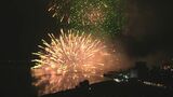 湖上に大輪の花 諏訪湖の花火大会に全国からの見物客 山に囲まれた諏訪湖ならではの音の迫力も|TBS NEWS DIG
