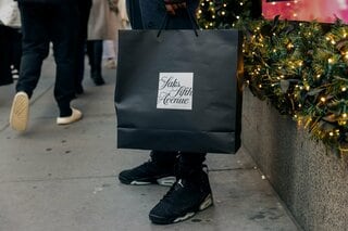 アメックス会員、米高級百貨店サックス破産懸念で特典利用急ぐ| TBS CROSS DIG with Bloomberg