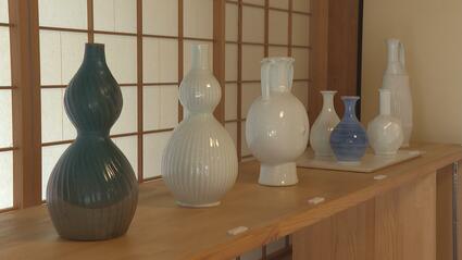 【未使用】菊堂　サイン入り　陶芸　菊孔雀大壺　一点物　50✕40cm 和の空間で白磁を楽しむ…陶芸家・一重孔希（喜多方市出身）作品展 福島