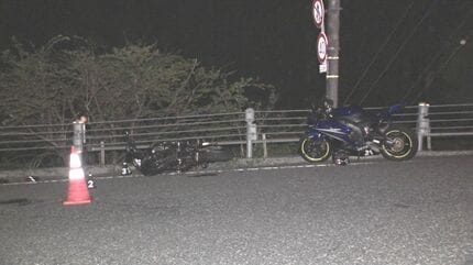 大型バイクがガードケーブルに衝突 道路わきに投げ出され、兵庫県の