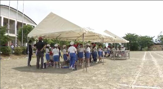 【運動会シーズン】小学校でピークに…厳しい暑さが予想される中…どうする??「熱中症対策」「水分補給」に加え「テント設置」で子どもたちに直射日光が当たる時間をできるだけ少なく…「日よけタオル」首からかけたり|TBS NEWS DIG