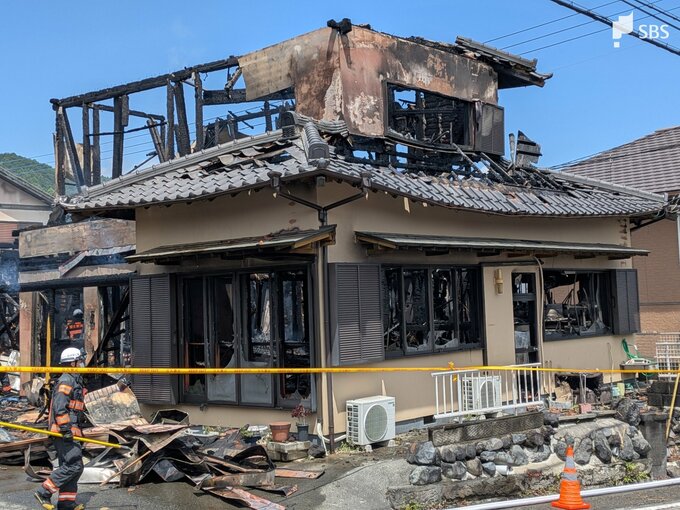 「住宅の2階から火が出ている」2階建ての住宅と物置全焼 出火当時は無人か けが人はなし＝静岡・富士宮市|TBS NEWS DIG