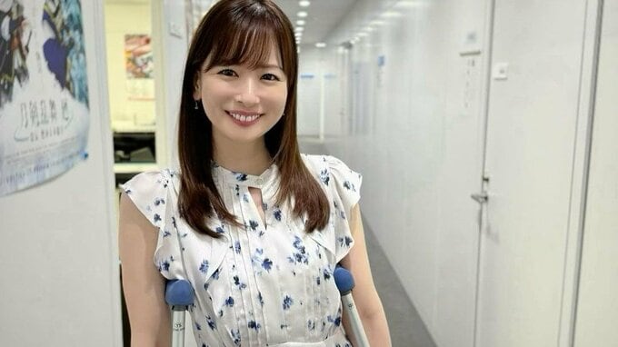 皆藤愛子さん #下駄骨折　松葉づえとギプス姿「#左足以外はとても元気です」|TBS NEWS DIG