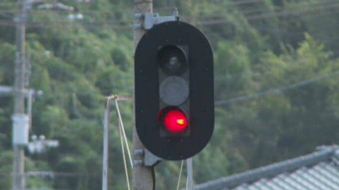単線区間で列車が赤信号で出発 反対方向から列車が接近… 自動列車停止装置が作動し非常停止 運転士「確認を怠ってしまった」 JR予讃線　|　愛媛のニュース - Nスタえひめ｜あいテレビは6チャンネル