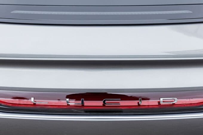 ウーバー、サンフランシスコ湾岸で無人配車サービス開始へ－来年にも