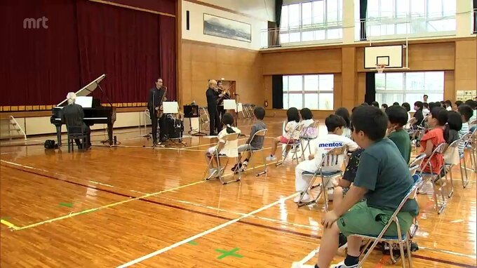 子どもたちがプロの生演奏を愉しむ　小学校でジャズの鑑賞教室　|　MRTニュース ｜ ＭＲＴ宮崎放送