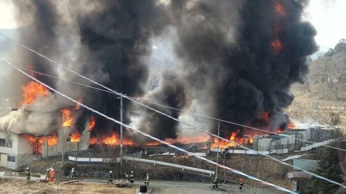 【速報】「黒煙が上がっている」「簡易トイレが燃えている」大江町で火災　消火活動中（山形）　|　山形のニュース│TUYテレビユー山形