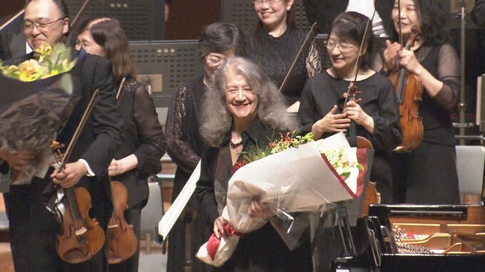 世界的ピアニストのマルタ・アルゲリッチさんが大分市で室内コンサート　万雷の拍手が会場を包む　|　大分のニュース｜OBS NEWS｜大分放送