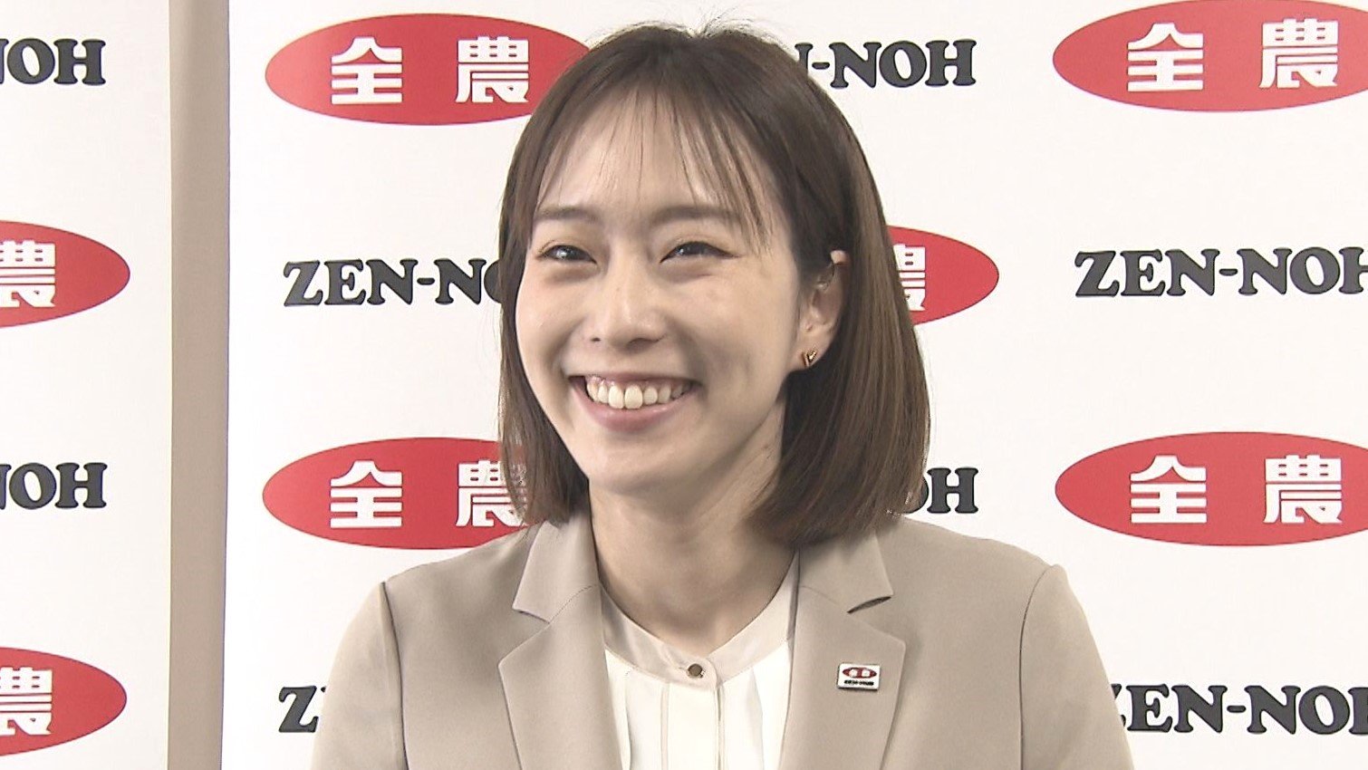 卓球五輪メダリスト　元日本代表石川佳純さんが来県　おおいた和牛の贈呈に大喜び