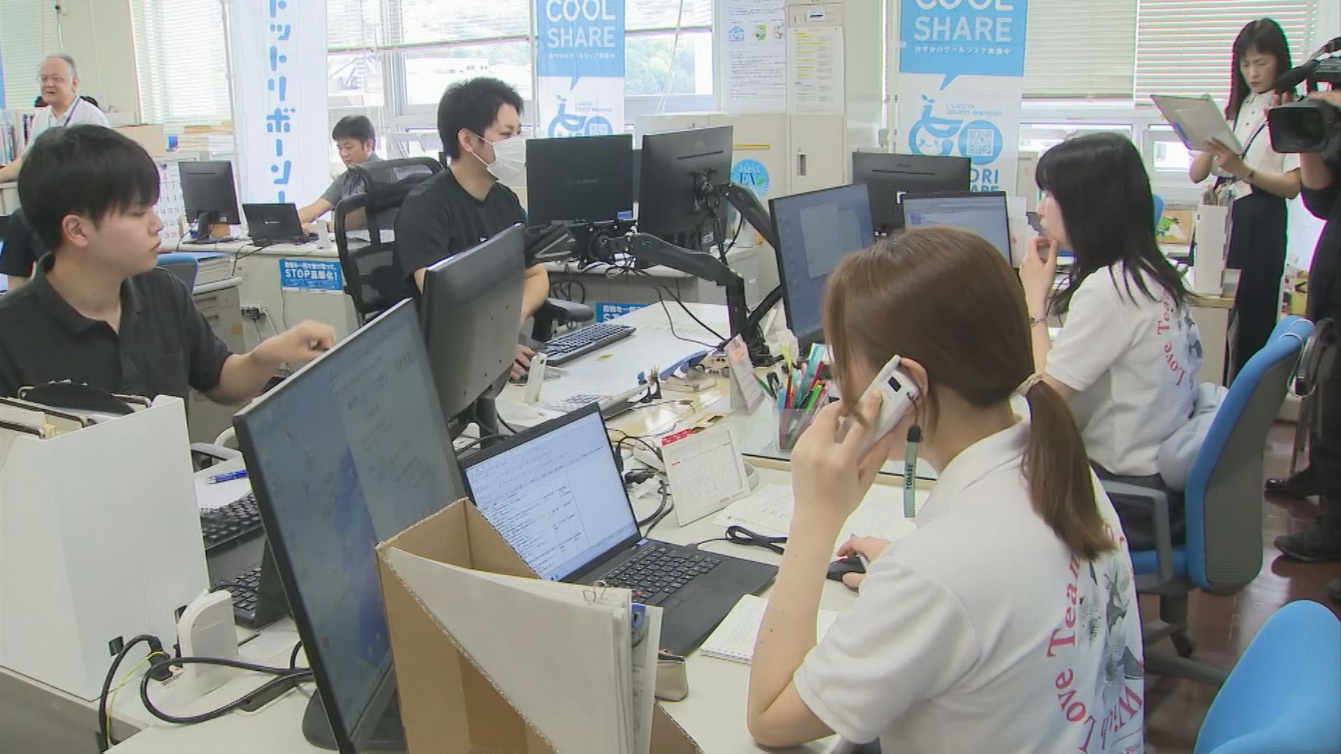まだ4月なのに…早くも“半袖姿”に 鳥取県庁で「クールビズ」開始のワケ