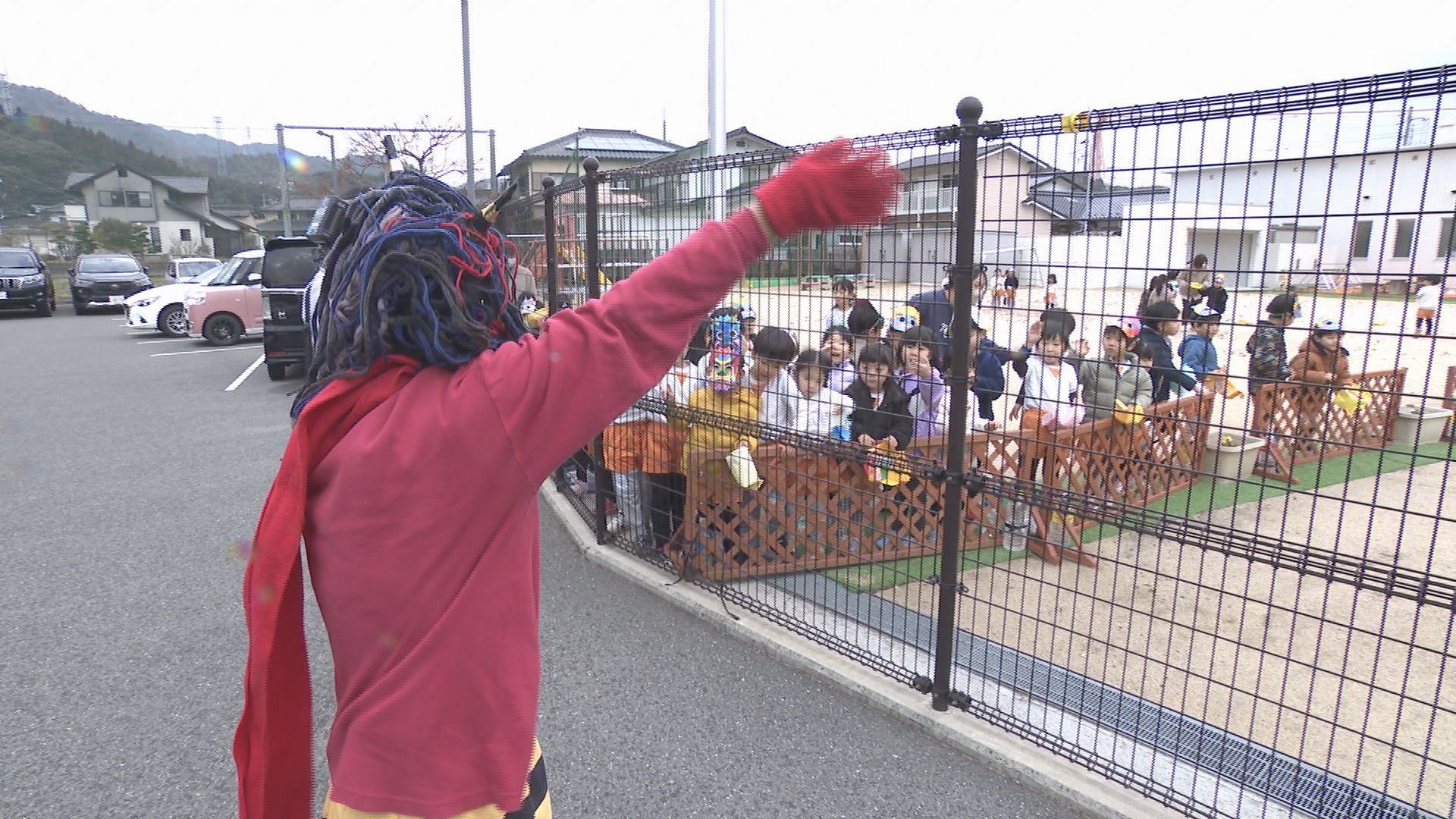 節分から1日遅れで・・・子どもたちの幸福を願って現れる 鬼にも