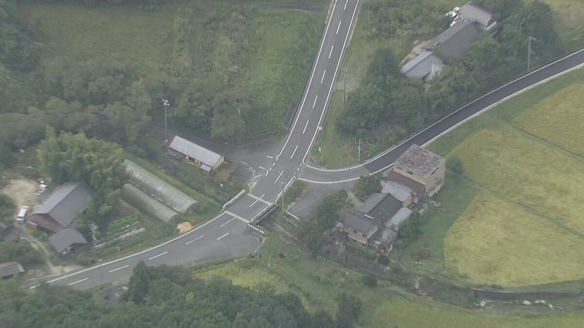 【速報】小学生20人が乗ったスクールバスが電柱にぶつかる 9歳の男子児童1人ケガ 運転していたのは72歳の会社員 岐阜・恵那市