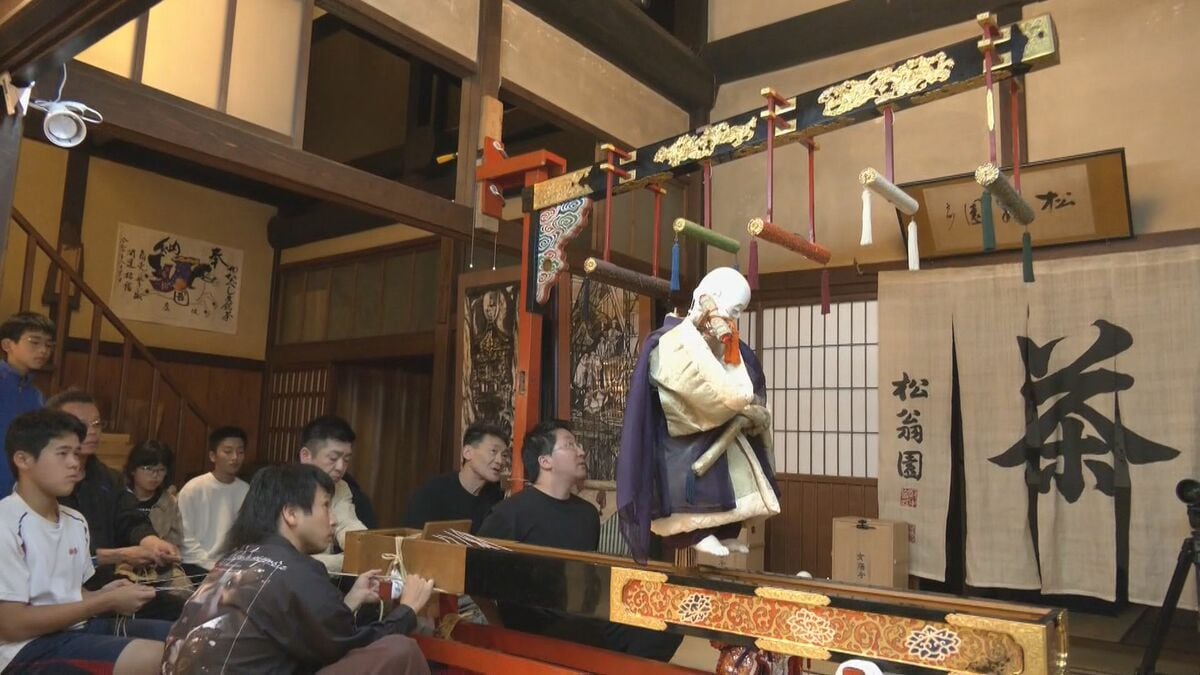 10月9日に始まる「秋の高山祭」に向けて からくりの稽古 小学生や高校生も真剣な表情で 岐阜