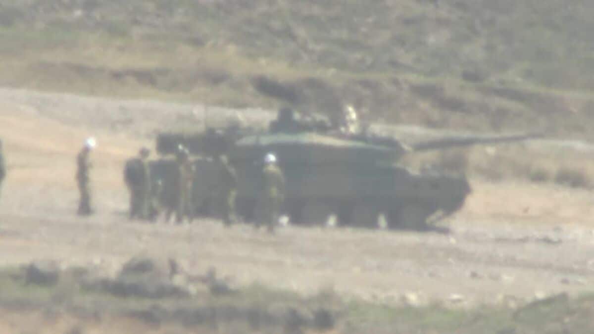 なぜ10式戦車で暴発事故は起きたのか？ 元陸将が指摘する「障害物」「強度不足」の懸念　過去に類似事例も