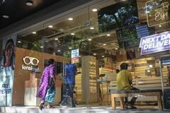 ソフトバンクG出資の印レンズカート、IPO初日に株急落－高評価に懸念| TBS CROSS DIG with Bloomberg