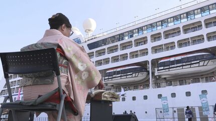 宮古市に2026年初めてのクルーズ船「レガッタ」入港 市民が大漁旗で