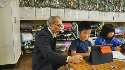 映像】出迎えてくれる校長先生 福島【カメラめせん⑳】 | 福島の