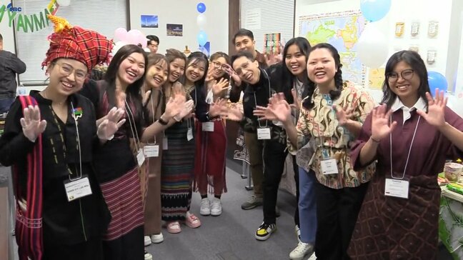 ミャンマーとインドネシアの民族衣装でお出迎え　外国人労働者と市民がふれあい　伝統の菓子試食や記念撮影も　国際交流フェスティバル　盛岡市|TBS NEWS DIG