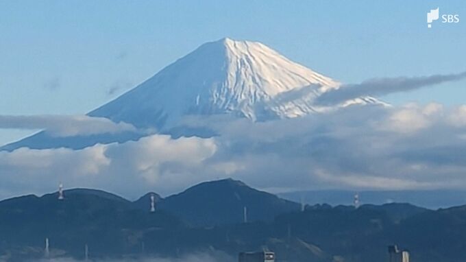 富士山すっかり雪化粧 最低気温は平年並みも最高気温は前日比6℃前後高い見込み＝静岡　|　静岡のニュース | SBSNEWS | 静岡放送