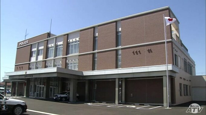 「暴力をふるっている」家族関係者からの通報で事件発覚　自宅で娘の両足のひざ下を蹴る暴行を加えてけがをさせたか…　57歳の父親を逮捕　父親は別日にも酒に酔って知人のスマホを損壊させた疑いで逮捕・送検|TBS NEWS DIG