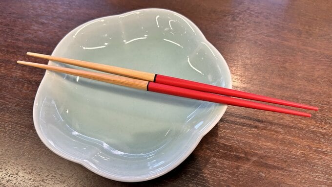 お節料理を食べる「祝箸」の両端はなぜ細いのか？メーカーに聞いた「ありがた～い」理由|TBS NEWS DIG