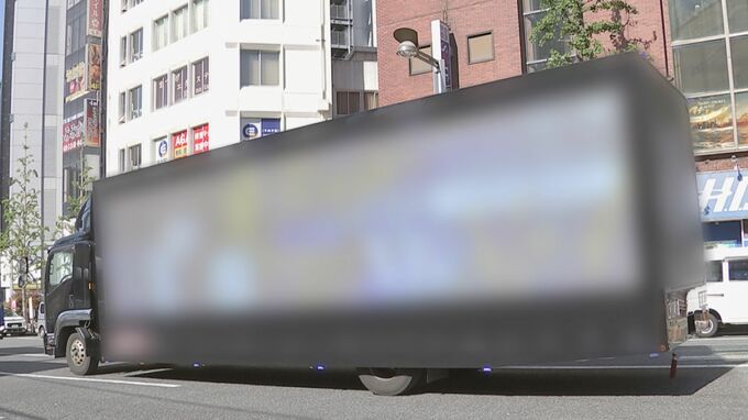 東京都内の繁華街を走る「広告トラック」　規制対象外の都外ナンバーばかり…　東京都などが規制拡大を検討|TBS NEWS DIG