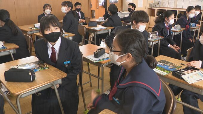 新しい制服を導入した津幡町の中学生の反応は？　|　石川県のニュース｜MRO北陸放送