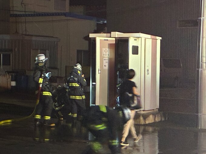 「炎が出ている」　住宅街のアルミ加工会社で火事　変電設備が火元か　けが人なし　富山・高岡市　|　富山のニュース｜天気・防災｜チューリップテレビ