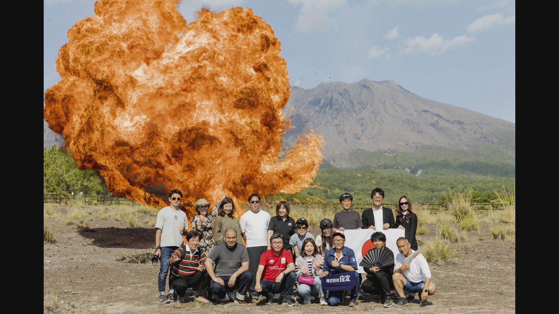 コラじゃないって」“特撮の爆発”桜島で記念撮影プラン 鹿児島観光に