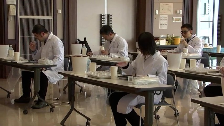 この冬に仕込まれた岩手県内の日本酒を審査 春の新酒鑑評会行われる