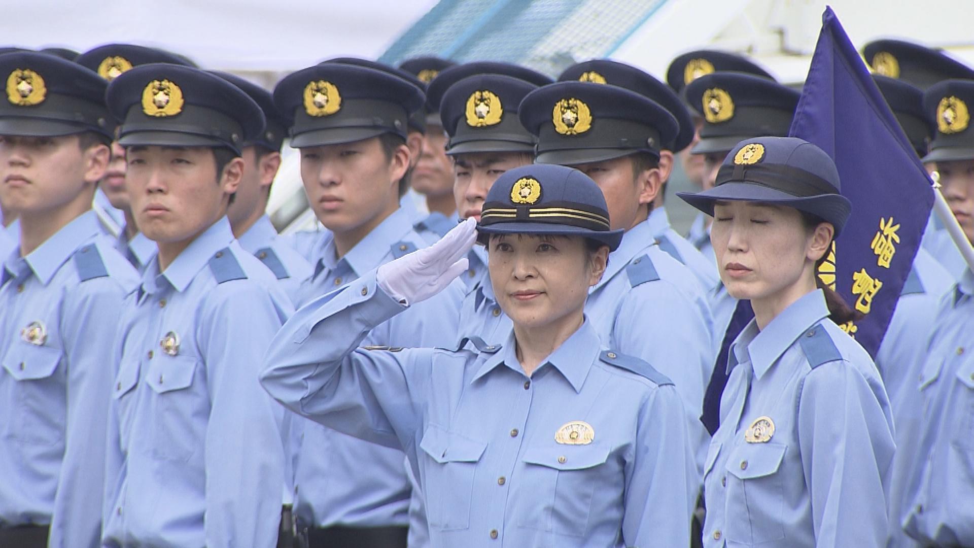 カラーガード隊先頭に警察官が行進 福島県警が視閲式披露 福島 | 福島