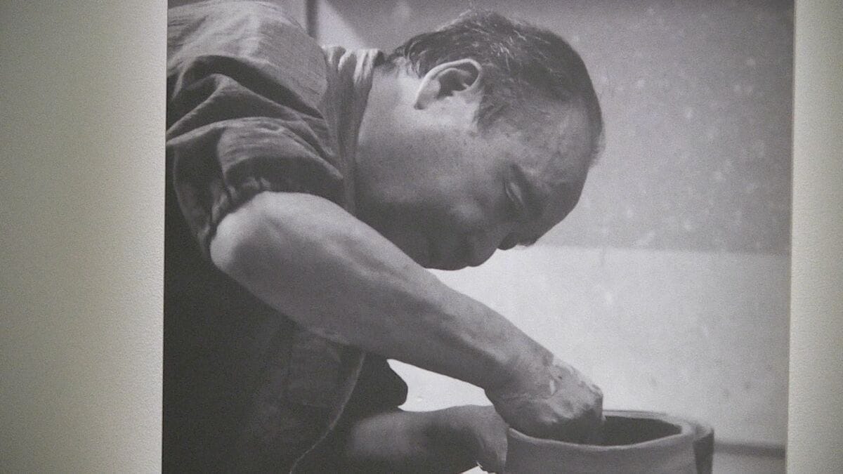 瀬戸黒」の第一人者で人間国宝・加藤孝造さんを偲ぶ追悼展 多治見市の