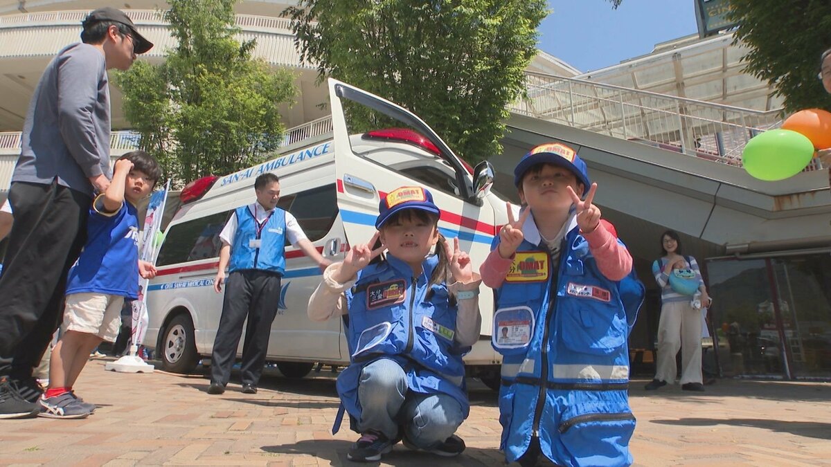 子どもたちが薬剤師や救急車を体験　看護週間合わせ大分市で「春の健康まつり」