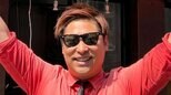 【８．６秒バズーカー・はまやねん】　「激うま担々麺」　最新ショットに反響　「赤い服に黒のサングラスしたら、目立ちますがな！」「はまやねんさんかっこいい」などの声|TBS NEWS DIG