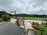 鹿児島県内で大雨被害「家の中に水が」「道路が川のように」大雨特別警報が発表された霧島市などの様子【MBCスクープ投稿から】線状降水帯が発生|TBS NEWS DIG